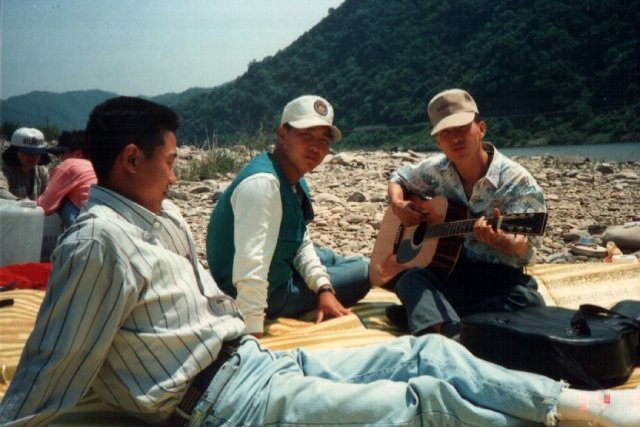 license : “>
                    </a>
                  </div>
                  </div>
                </div>
                <!-- // 반응형 Gallery로 페이지 구성에 맞추어 data-slide=