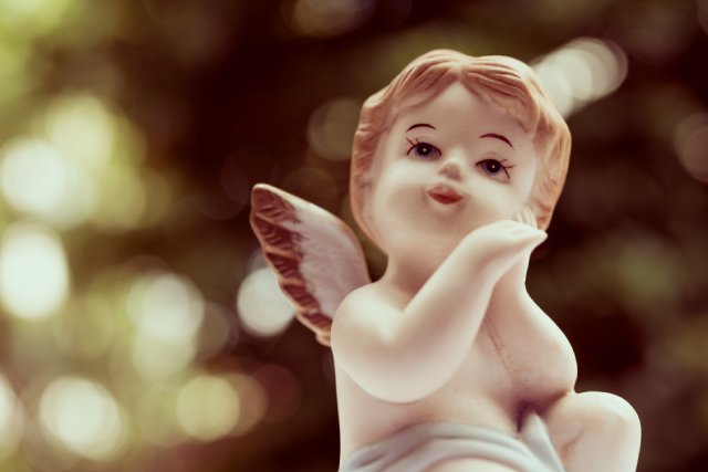 license : https://kr.123rf.com/photo_102214720_angelic-cupid-statue-vintage-retro-effect-style-picture